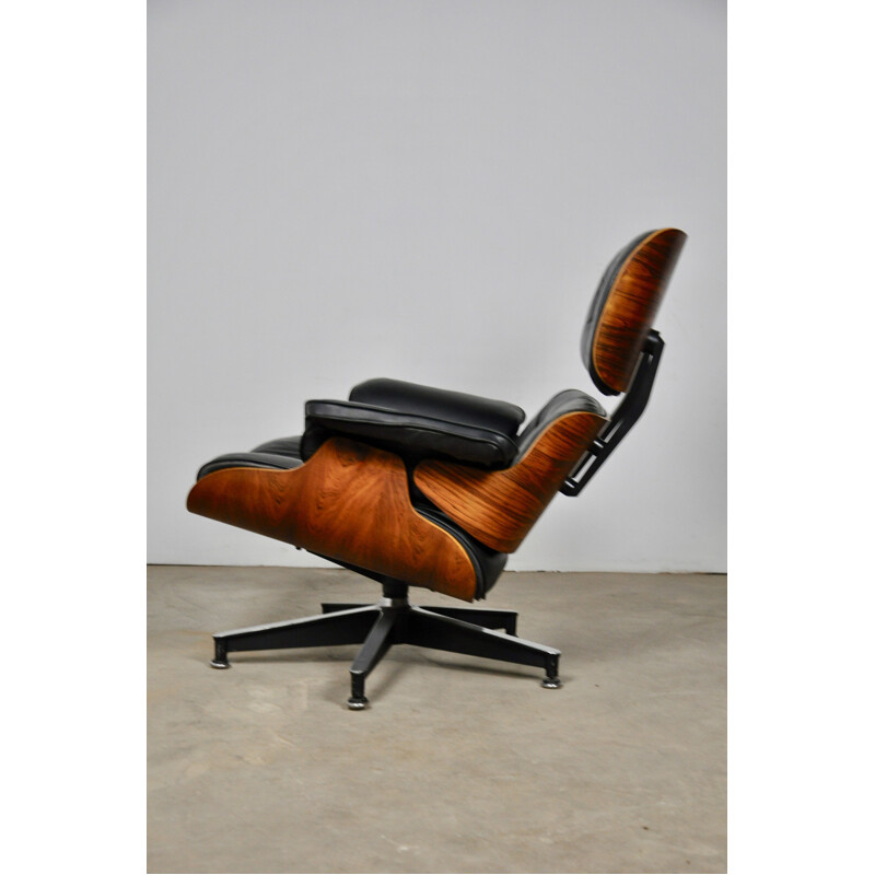 Fauteuil "lounge chair" noir en palissandre, Charles et Ray Eames pour Herman Miller, 1970