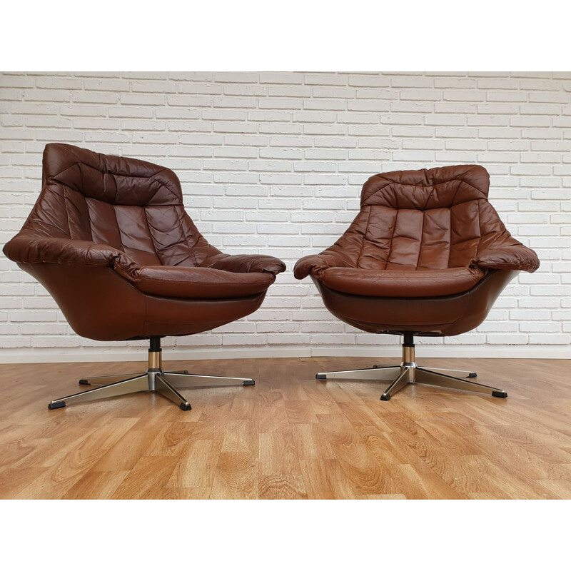 Set of 2 vintage high-backed armchairs by Henry Walter Klein, 1970s