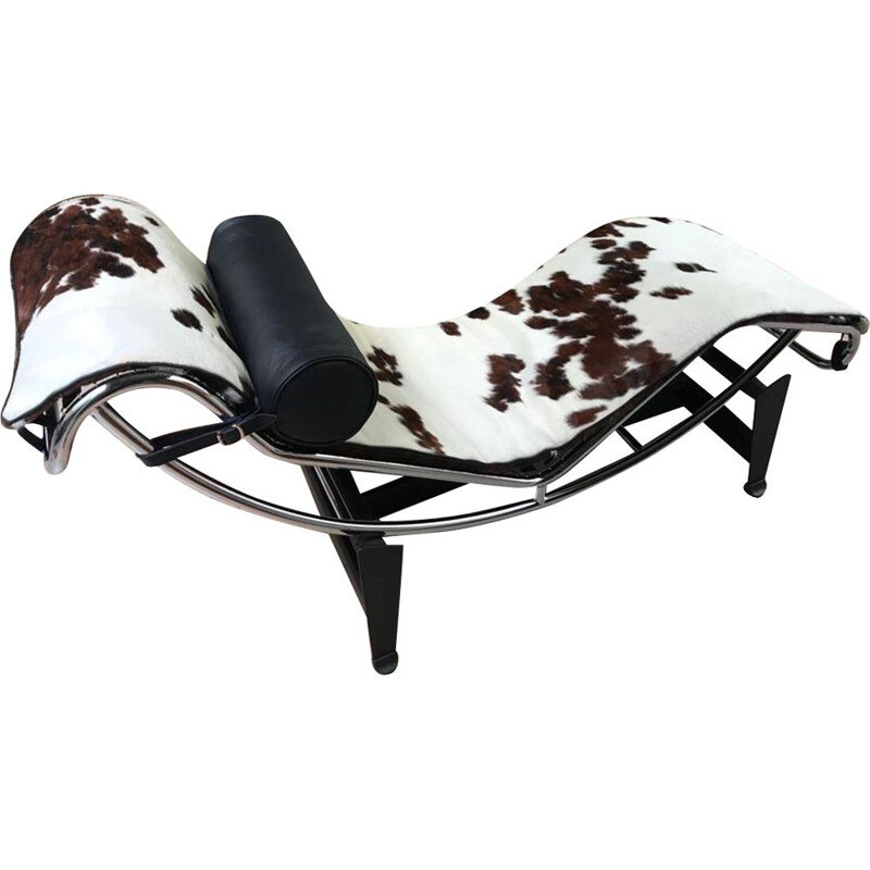 Long vintage chair LC4 cow skin White and Brown by le Corbusier, 2010