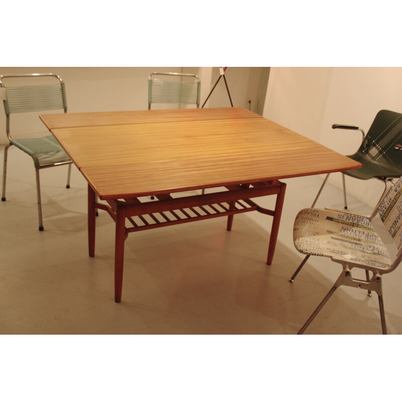 Table scandinave avec dimensions et hauteur modulables - 1960