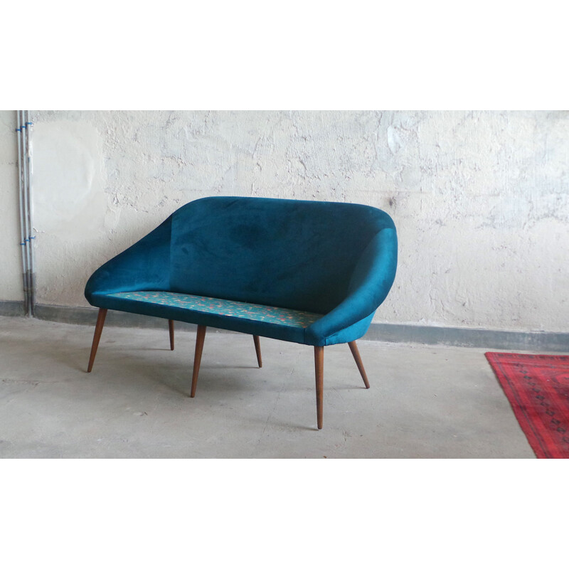 Vintage navy blue velvet 2-seater sofa, Czechoslovakia, 1960