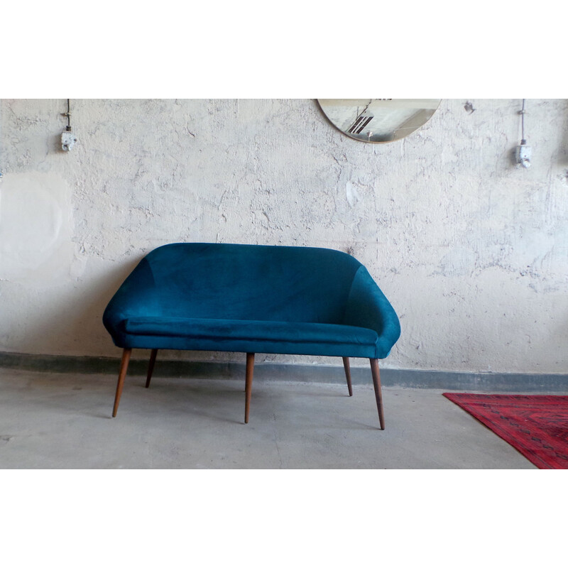 Vintage navy blue velvet 2-seater sofa, Czechoslovakia, 1960