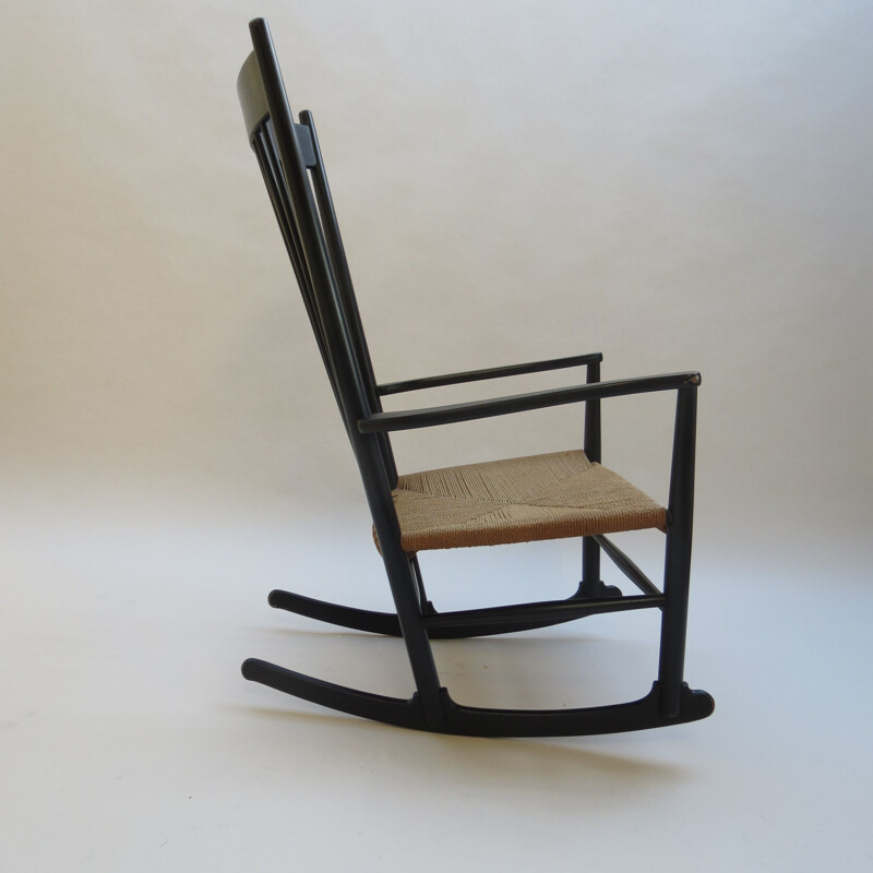 Chaise à bascule noire vintage J16 de Hans Wegner pour FDB Mobler, 1964