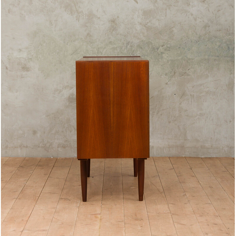 Teak vintage cabinet by Hundevad, 1960s