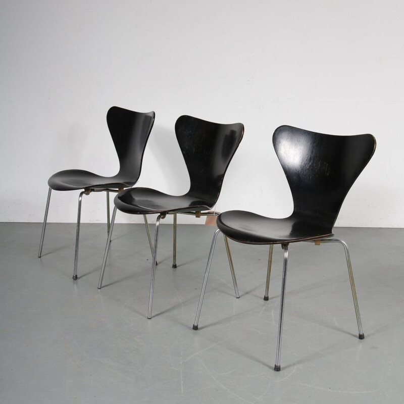 Vintage "butterfly" chairs by Arne Jacobsen from Fritz Hansen, Denmark, 1950s