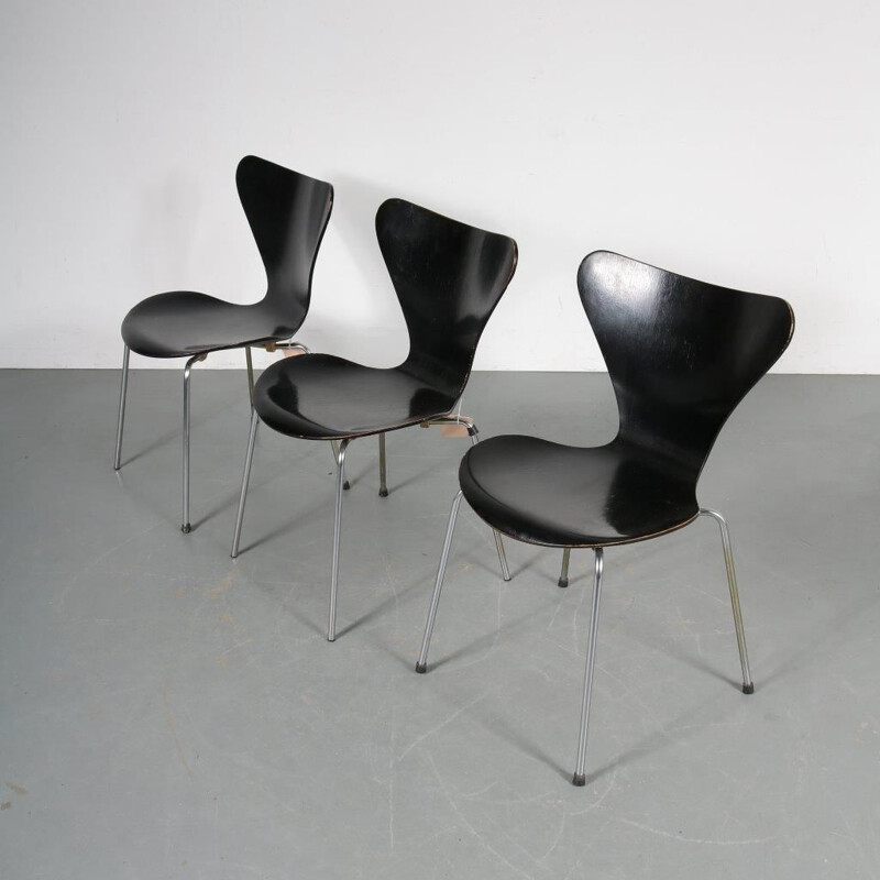 Vintage "butterfly" chairs by Arne Jacobsen from Fritz Hansen, Denmark, 1950s