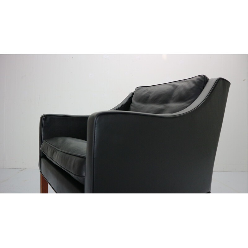 Vintage 2207 black leather armchair, by Børge Mogensen, Denmark, 1960s