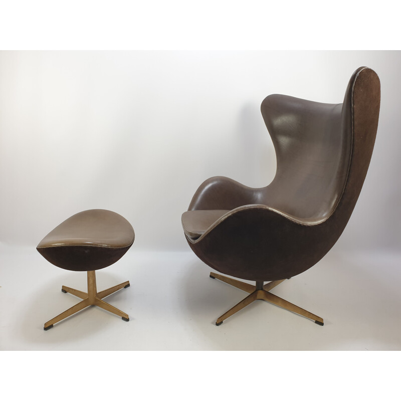 Vintage limited edition golden "Egg Chair" by Arne Jacobsen