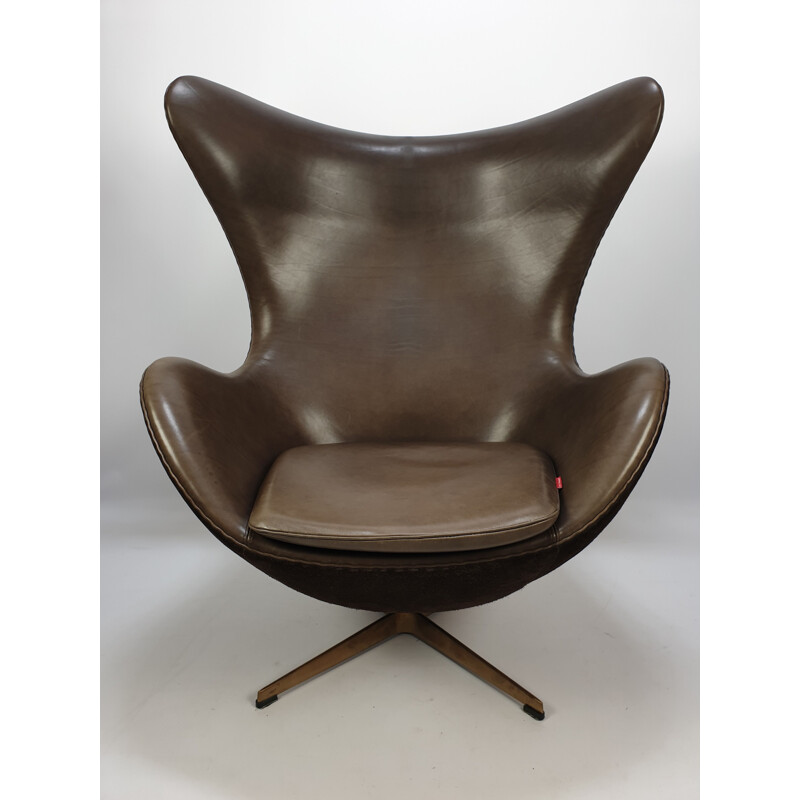 Vintage limited edition golden "Egg Chair" by Arne Jacobsen