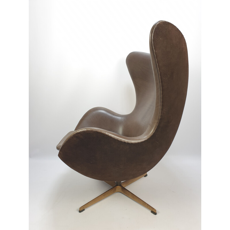 Vintage limited edition golden "Egg Chair" by Arne Jacobsen