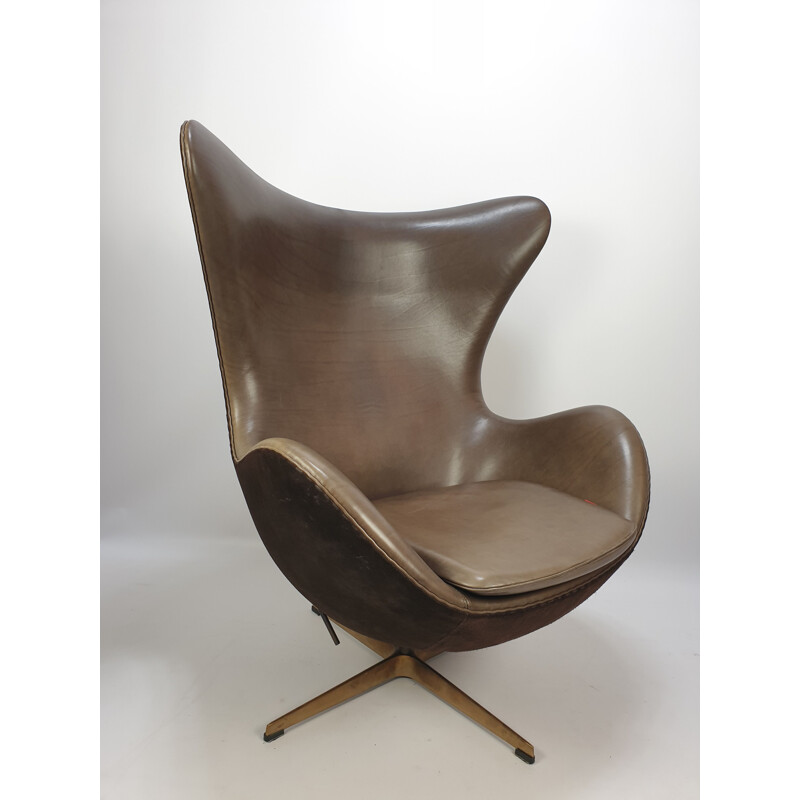 Vintage limited edition golden "Egg Chair" by Arne Jacobsen