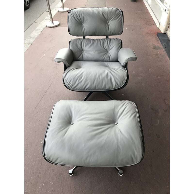 vintage Lounge chair and its Ottoman in Grey Leather and Black Ash by Charles Eames for Herman Miller, Circa 1974