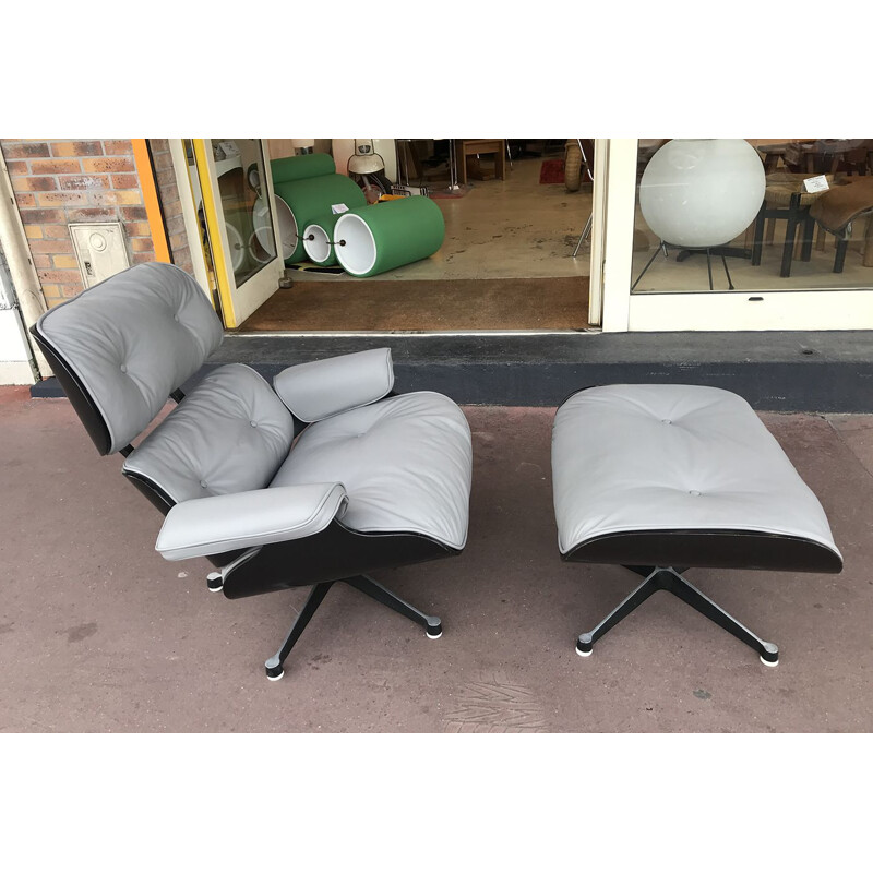 vintage Lounge chair and its Ottoman in Grey Leather and Black Ash by Charles Eames for Herman Miller, Circa 1974