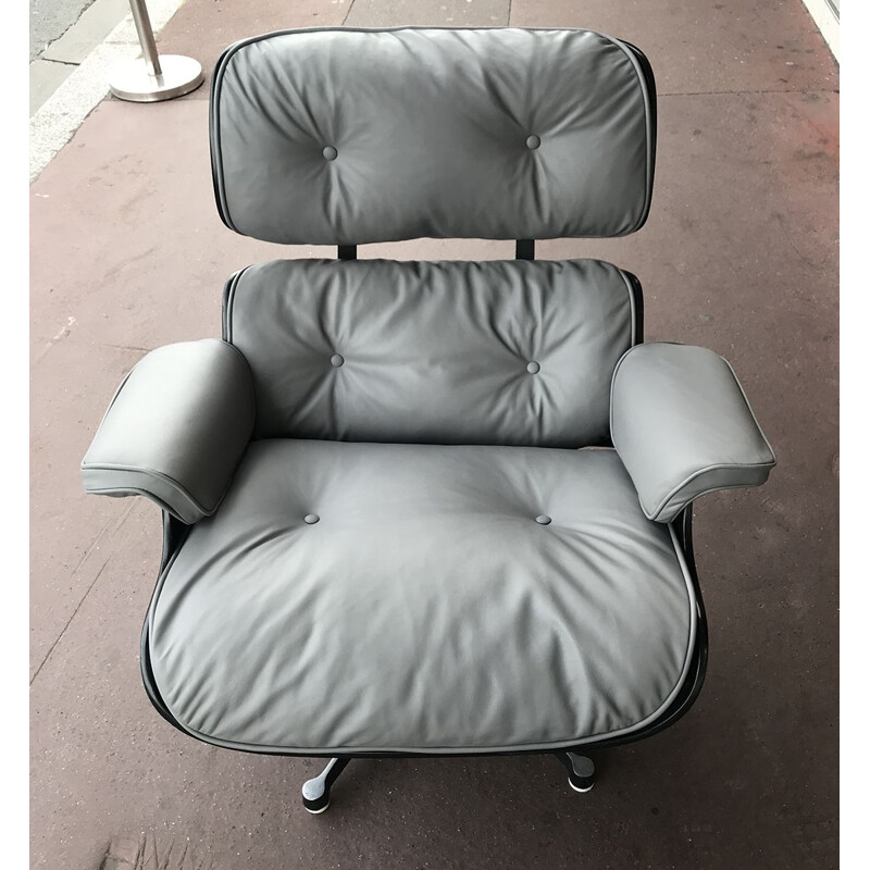 vintage Lounge chair and its Ottoman in Grey Leather and Black Ash by Charles Eames for Herman Miller, Circa 1974