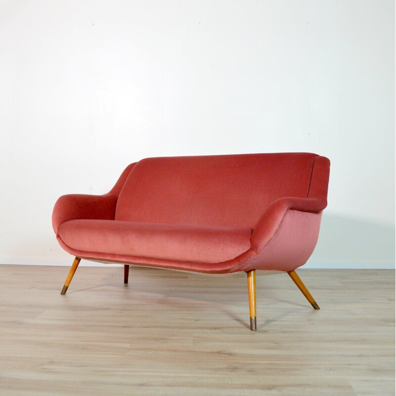 Vintage cocktail sofa in pink velvet and brass, 1960s