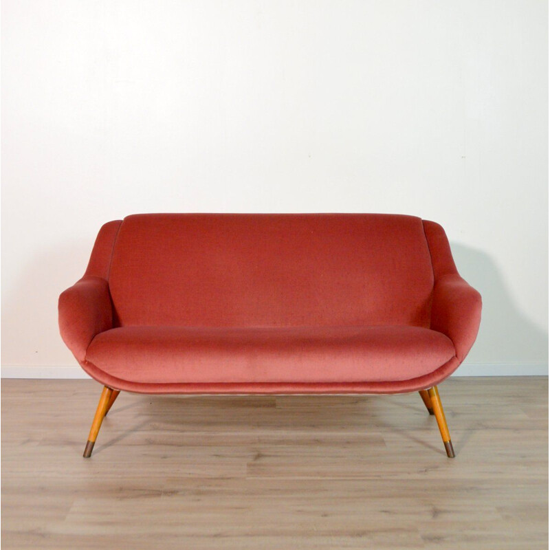 Vintage cocktail sofa in pink velvet and brass, 1960s