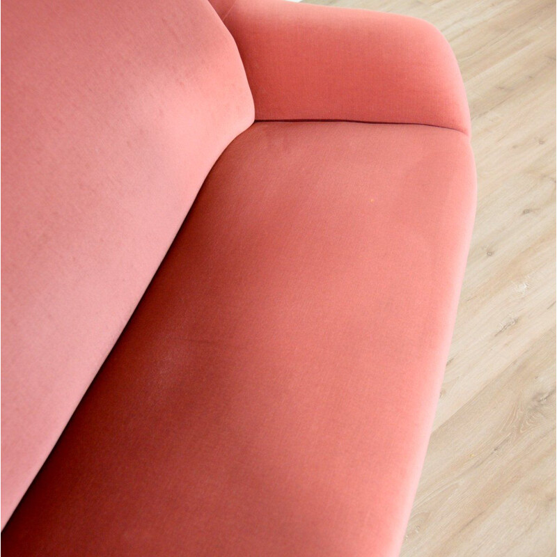 Vintage cocktail sofa in pink velvet and brass, 1960s