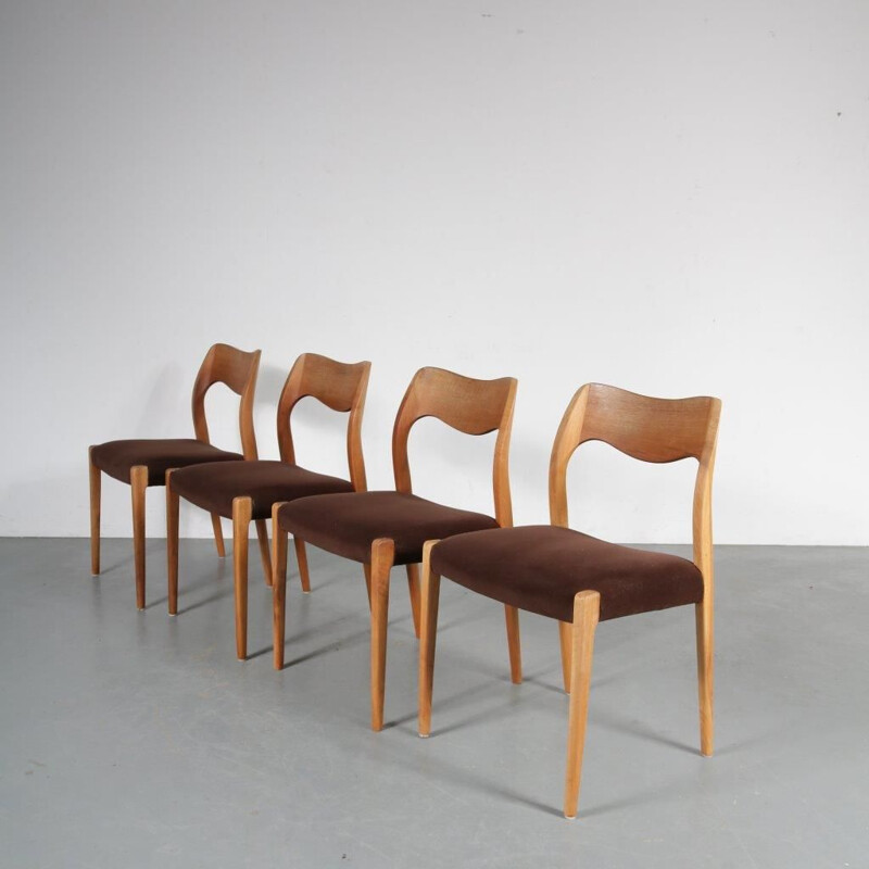 Set of 4 model 71 vintage dining chairs by Moller, Denmark, 1950s