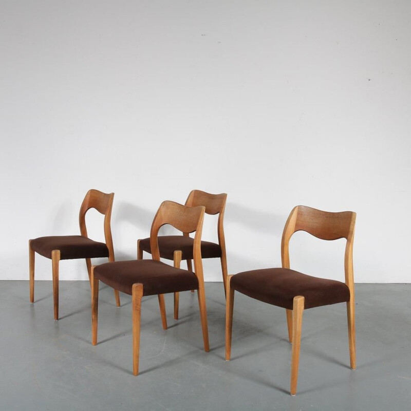Set of 4 model 71 vintage dining chairs by Moller, Denmark, 1950s