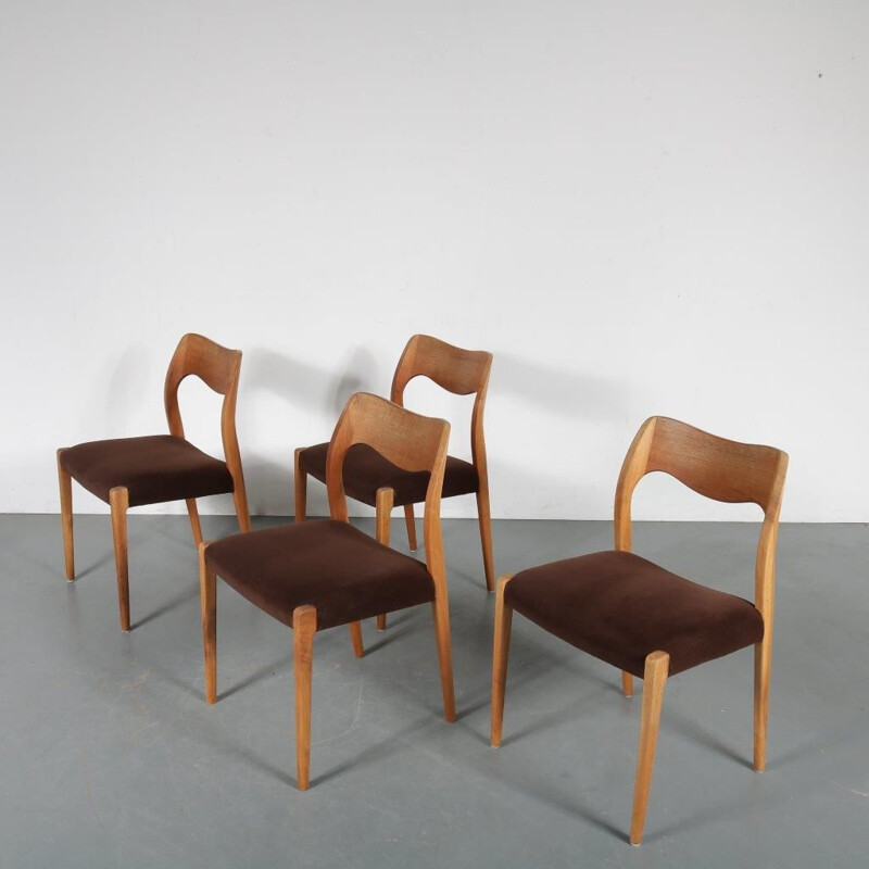 Ensemble de 4 chaises à repas vintage modèle 71 par Moller, Danemark, 1950