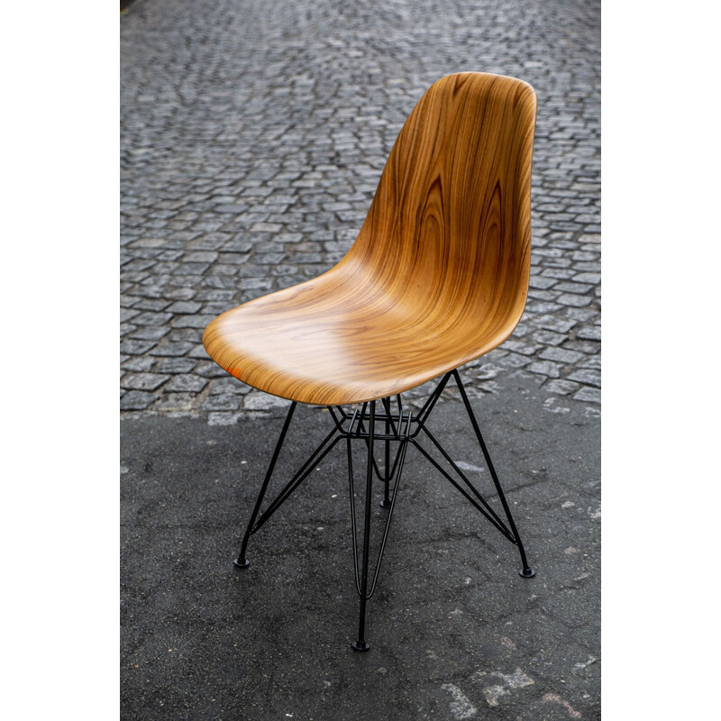 Vintage Eames Chair "DSR" in rosewood Herman Miller edition