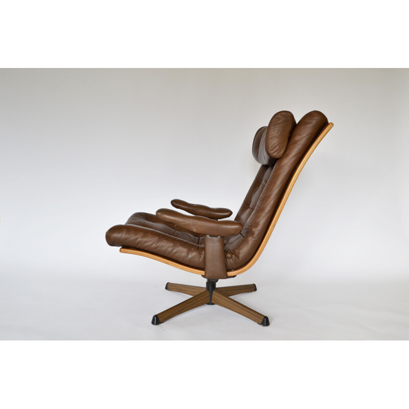 Vintage Swivel Leather Lounge Chair from Göte Möbler