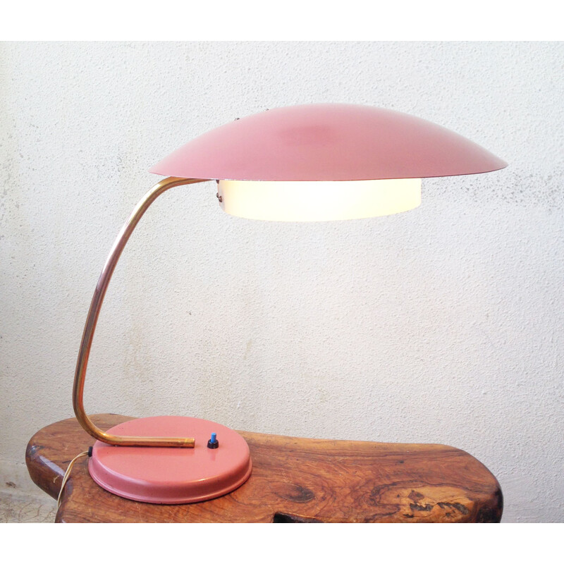 Lampe de bureau vintage en laiton laqué rose 1950