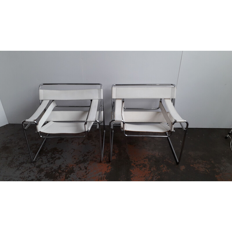 Set of 2 vintage white wassily chairs produced by Alivar 1980