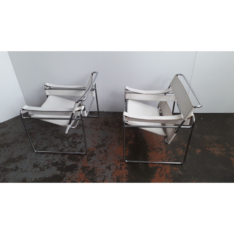 Set of 2 vintage white wassily chairs produced by Alivar 1980
