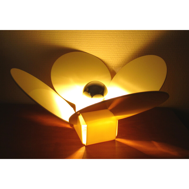 Lampe fleur altuglas vintage en plexiglas opaque crème blanche 1970