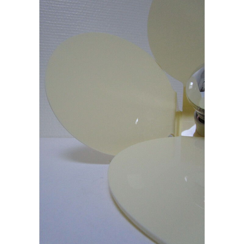 Lampe fleur altuglas vintage en plexiglas opaque crème blanche 1970
