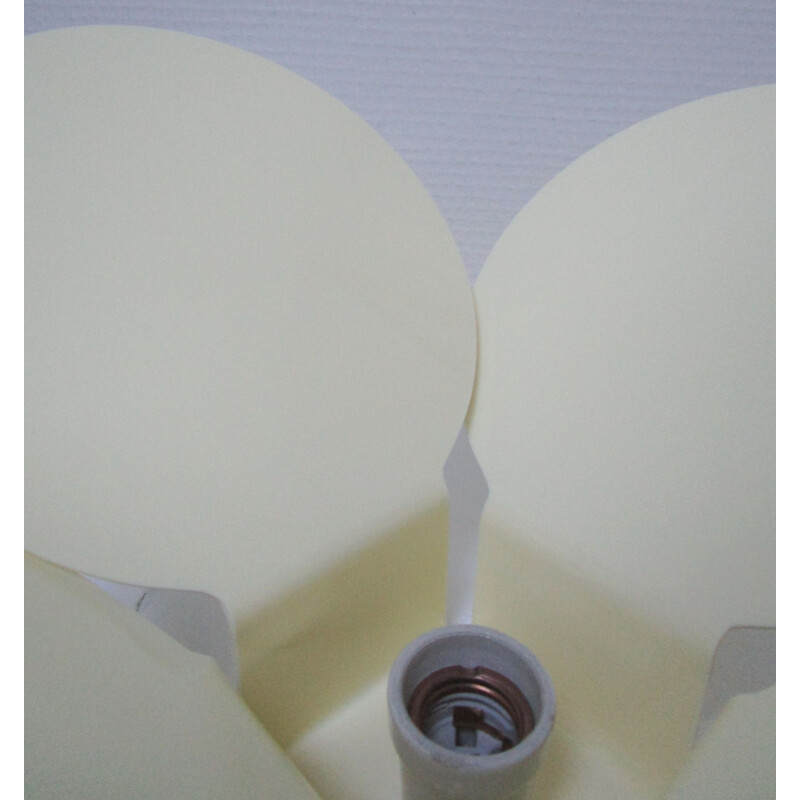 Lampe fleur altuglas vintage en plexiglas opaque crème blanche 1970
