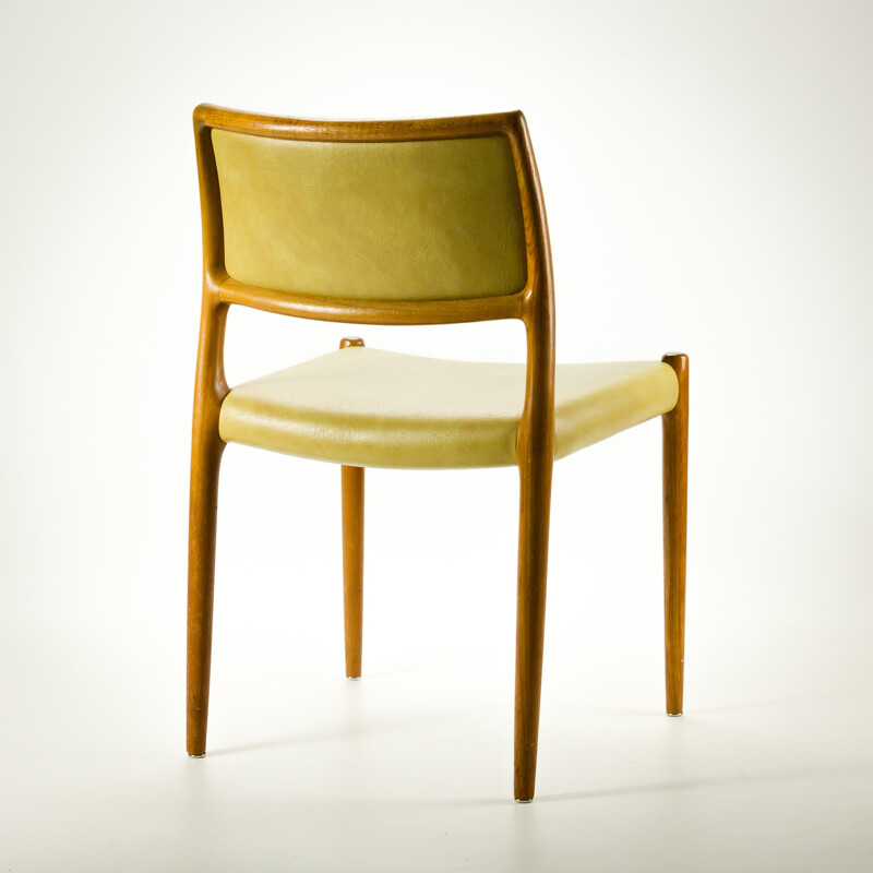 Paire de chaise en teck et simili-cuir, Niels Otto MOLLER - 1960