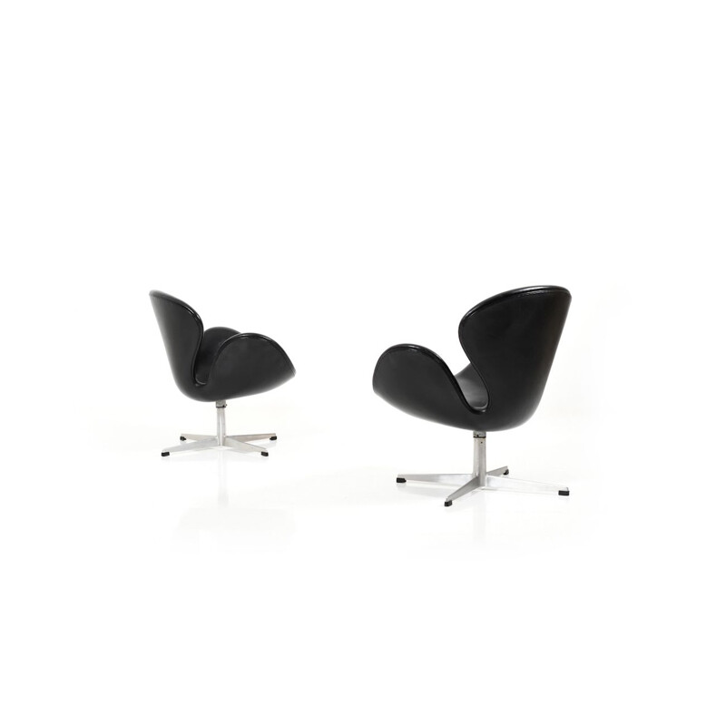 Coppia di poltrone vintage Swan di Arne Jacobsen per Fritz Hansen, Danimarca 1963