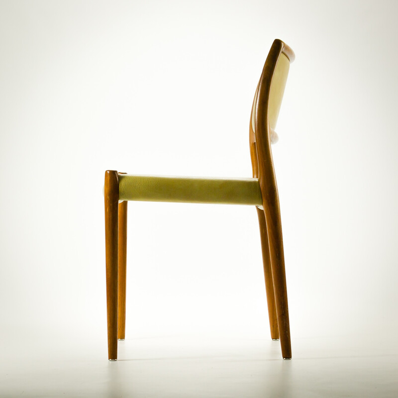 Paire de chaise en teck et simili-cuir, Niels Otto MOLLER - 1960