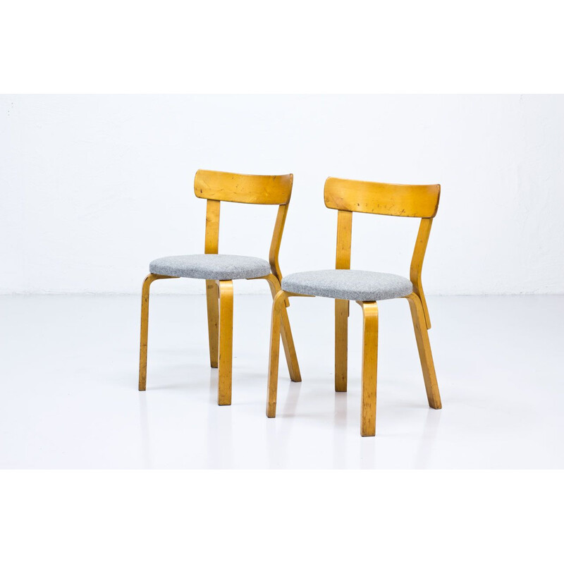 Pair of vintage Model 69 Chairs by Alvar Aalto