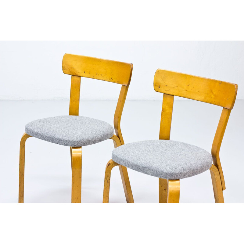 Pair of vintage Model 69 Chairs by Alvar Aalto