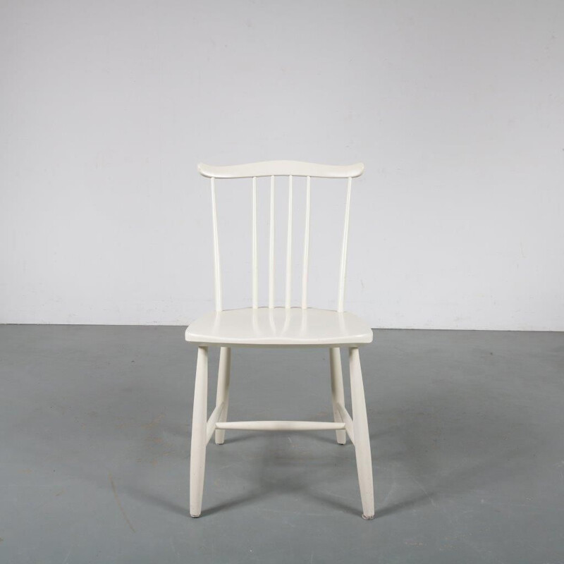 Set of 4 vintage white wooden spokeback chairs by Hagafors 1960