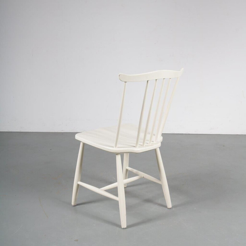 Set of 4 vintage white wooden spokeback chairs by Hagafors 1960