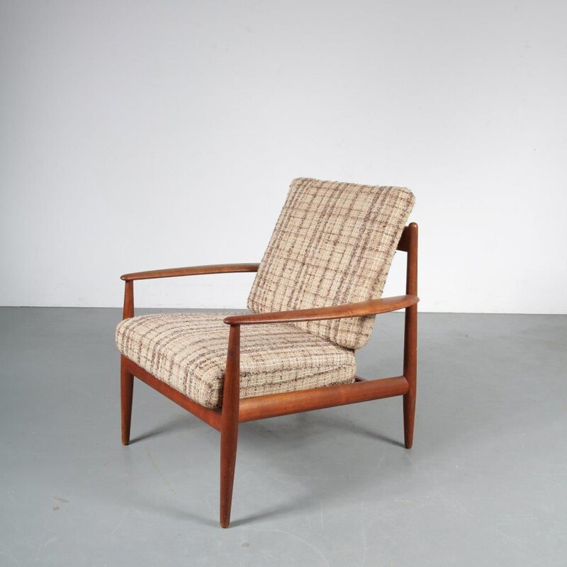 Vintage lounge chair  designed by Grete Jalk, manufactured by France & Daverkosen in Denmark 1950