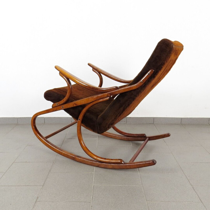 Chaise à bascule vintage en bois et tissu par Antonin Suman, 1960