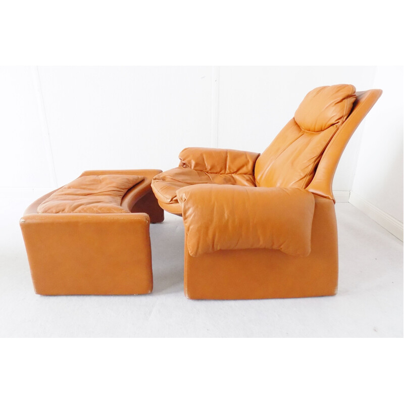 Vintage P60 leather lounge chair with ottoman by Vittorio Introini for Saporiti, 1962