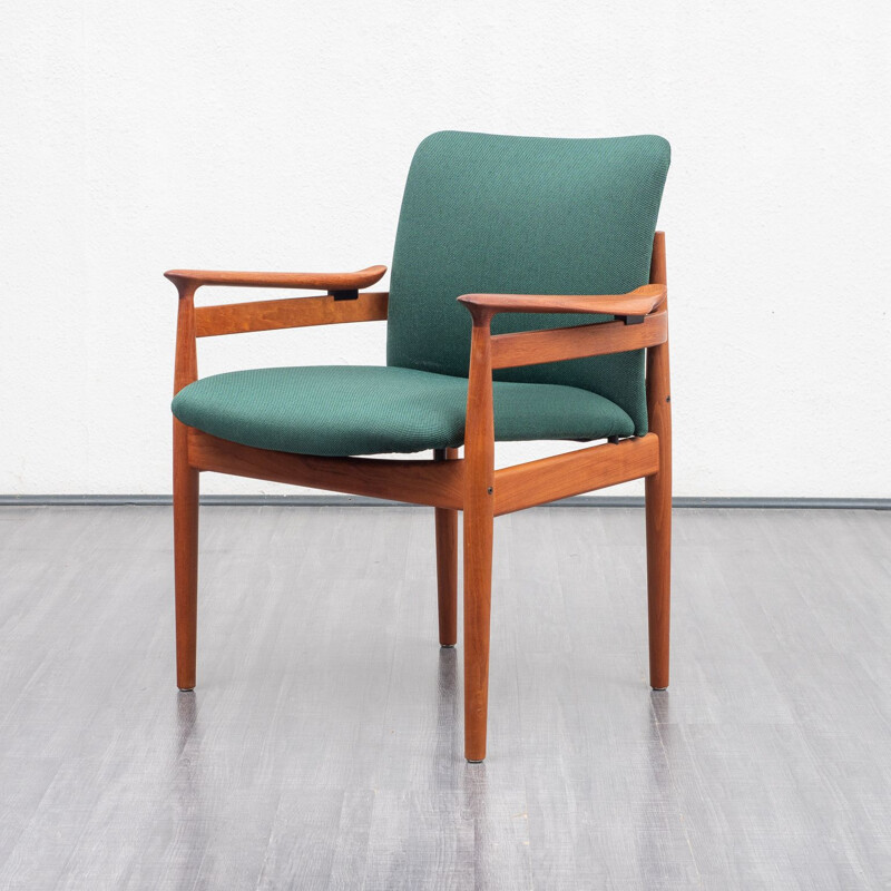 Vintage danish armchair by Finn Juhl, model FD192, professionally restored 1960