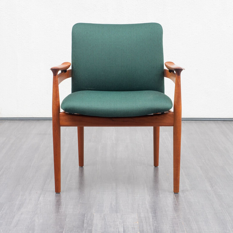 Vintage danish armchair by Finn Juhl, model FD192, professionally restored 1960