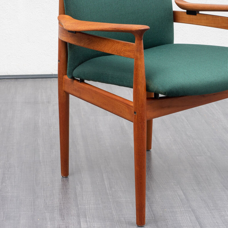 Vintage danish armchair by Finn Juhl, model FD192, professionally restored 1960