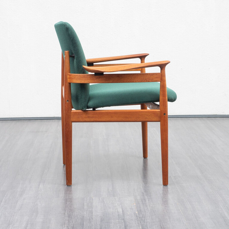Vintage danish armchair by Finn Juhl, model FD192, professionally restored 1960