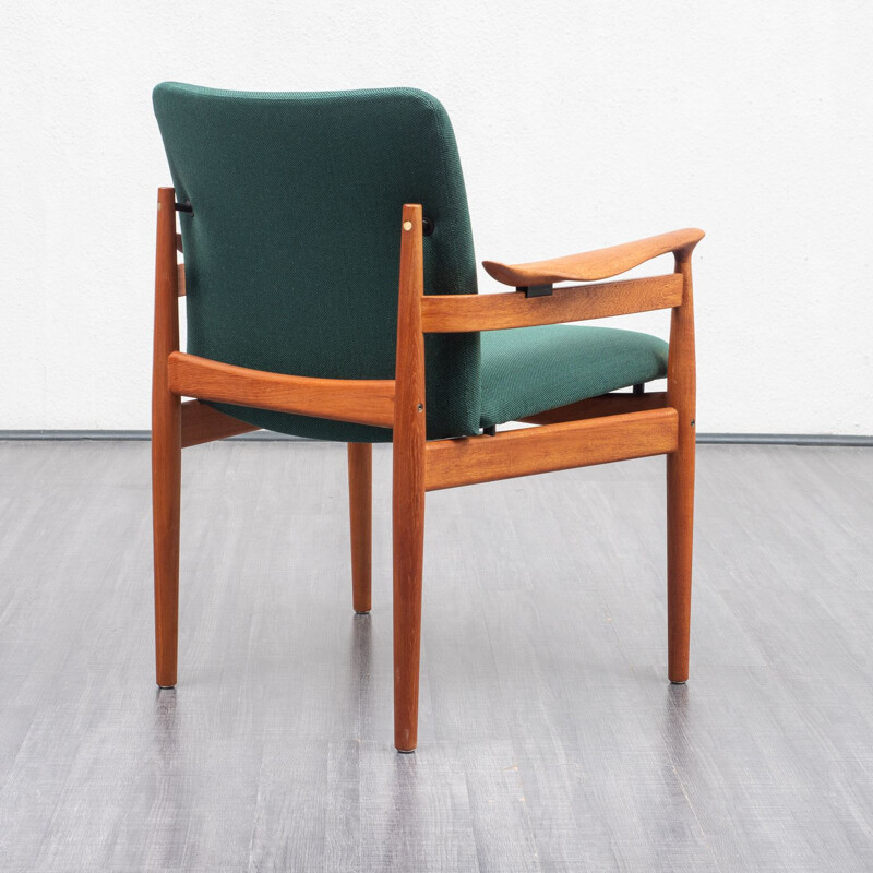 Vintage danish armchair by Finn Juhl, model FD192, professionally restored 1960