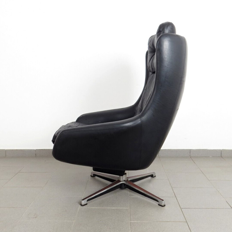 Vintage black leather armchair, 1970