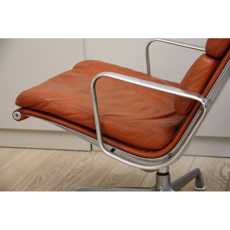 Paire de fauteuils vintage "soft pads" EA 116 par Eames pour Herman Miller - US 1970s
