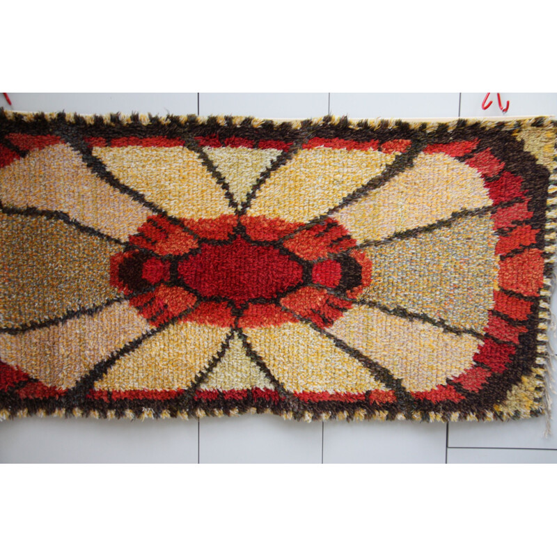 Vintage Rya rug in yellow and red wool, Sweden 1960